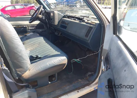 1992 Chevrolet Gmt-400 C1500 z USA, uszkodzony, nr VIN 1GCEC14H0NE197331